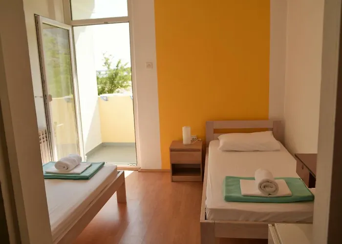 Galeb Pag - At The Main Πανσιόν 3*