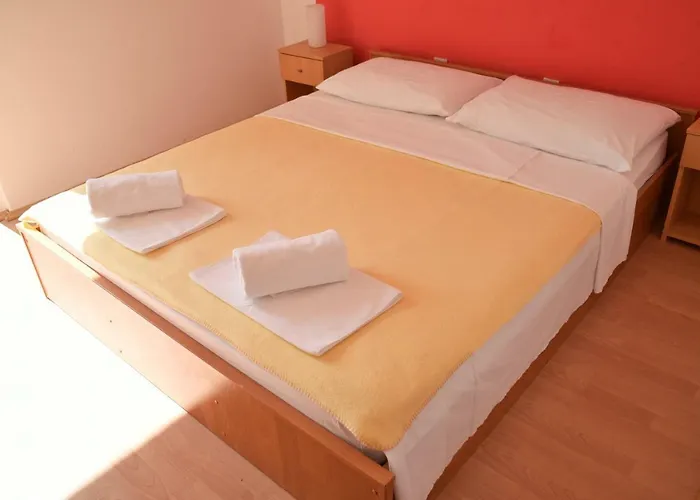 Gostinjska kuća Galeb Pag - At The Main 3*