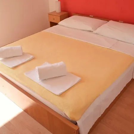 招待所 Galeb Pag - At The Main 3*