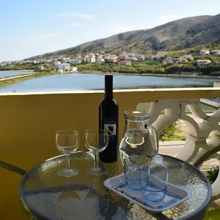 Galeb Pag - At The Main 招待所 帕格