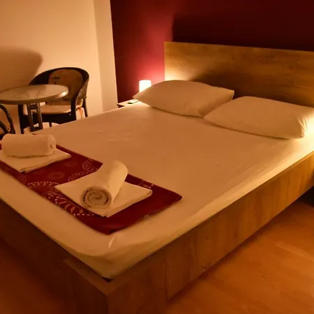 Guest house Galeb Pag - At The Main 2*